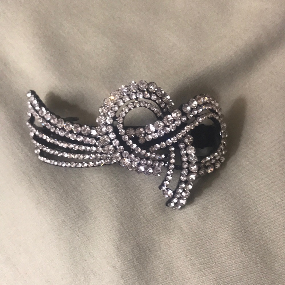 Gorgeous rhinestone hair clip!